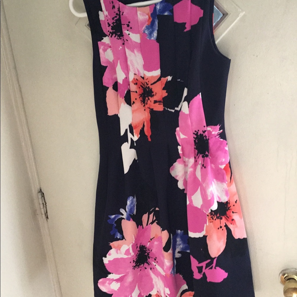 Fully lined sleeveless floral dress - Picture 3 of 15